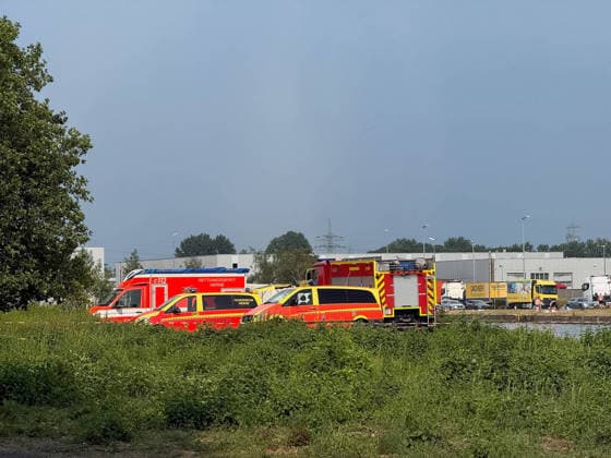 Mutmaßlich 6-Jähriges Kind ertrinkt im Rhein Herne Kanal am Herner Meer 7aIMG: 0563473 Mutmaßlich 6-Jähriges Kind ertrinkt im Rhein Herne Kanal am Herner MeerNordrhein-Westfalen, Herne *** Child, believed to be 6 years old, drowns in the Rhine-Herne Canal at Herner Meer 7aIMG 0563473 Child, believed to be 6 years old, drowns in the Rhine-Herne Canal at Herner Meer, North Rhine-Westphalia, Herne Copyright: 7aktuell.dex xMarcxGruber 0563473 20260627_7a_express_20260627_5035_563473