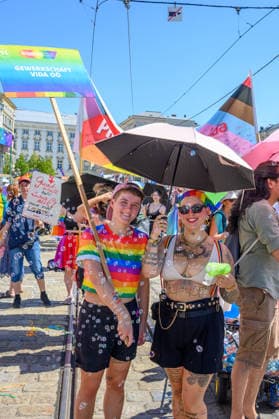 linz, austria, 27 june 2026, linzpride, parade of LGBTQIA community on the main square *** Linz, Österreich, 27. Juni 2026, LinzPride, Parade der LGBTQIA-Community auf dem Hauptplatz Copyright: xx