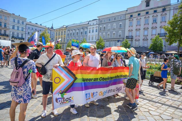 linz, austria, 27 june 2026, linzpride, parade of LGBTQIA community on the main square *** Linz, Österreich, 27. Juni 2026, LinzPride, Parade der LGBTQIA-Community auf dem Hauptplatz Copyright: xx