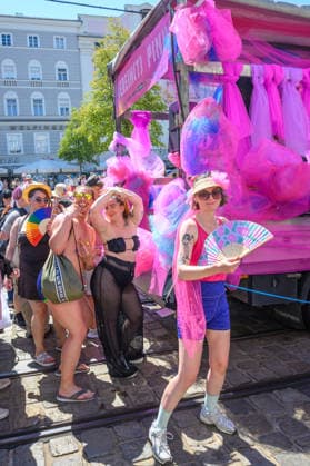 linz, austria, 27 june 2026, linzpride, parade of LGBTQIA community on the main square *** Linz, Österreich, 27. Juni 2026, LinzPride, Parade der LGBTQIA-Community auf dem Hauptplatz Copyright: xx