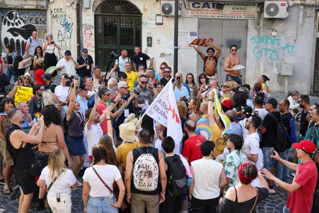 Gay Pride 20226 a Napoli On June 27, 2026, the Naples Gay Pride parade took place; a long procession set off from Porta Capuana and wound its way through the streets of the city, arriving at Piazza Dante, where local officials offered greetings followed by a long concert celebrating the event s 30th anniversary in Naples. Napoli Piazza Dante CAMPANIA ITALIA Copyright: xFABIOxSASSOxFabioxSassox 226A1198