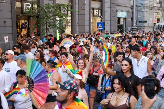 Gay Pride 20226 a Napoli On June 27, 2026, the Naples Gay Pride parade took place; a long procession set off from Porta Capuana and wound its way through the streets of the city, arriving at Piazza Dante, where local officials offered greetings followed by a long concert celebrating the event s 30th anniversary in Naples. Napoli Piazza Dante CAMPANIA ITALIA Copyright: xFABIOxSASSOxFabioxSassox 226A1269