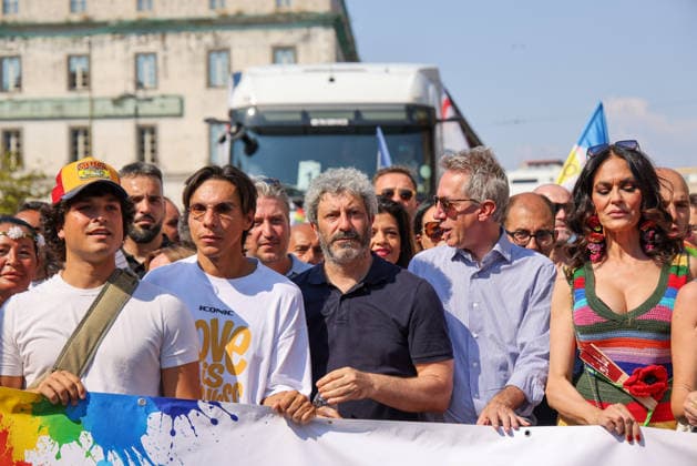 Gay Pride 20226 a Napoli On June 27, 2026, the Naples Gay Pride parade took place; a long procession set off from Porta Capuana and wound its way through the streets of the city, arriving at Piazza Dante, where local officials offered greetings followed by a long concert celebrating the event s 30th anniversary in Naples. Napoli Piazza Dante CAMPANIA ITALIA Copyright: xFABIOxSASSOxFabioxSassox 226A1147
