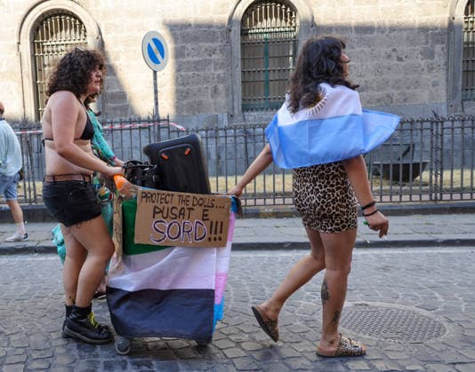 Gay Pride 20226 a Napoli On June 27, 2026, the Naples Gay Pride parade took place; a long procession set off from Porta Capuana and wound its way through the streets of the city, arriving at Piazza Dante, where local officials offered greetings followed by a long concert celebrating the event s 30th anniversary in Naples. Napoli Piazza Dante CAMPANIA ITALIA Copyright: xFABIOxSASSOxFabioxSassox 226A1209