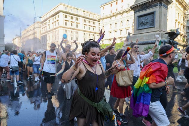 Gay Pride 20226 a Napoli On June 27, 2026, the Naples Gay Pride parade took place; a long procession set off from Porta Capuana and wound its way through the streets of the city, arriving at Piazza Dante, where local officials offered greetings followed by a long concert celebrating the event s 30th anniversary in Naples. Napoli Piazza Dante CAMPANIA ITALIA Copyright: xFABIOxSASSOxFabioxSassox 226A1392