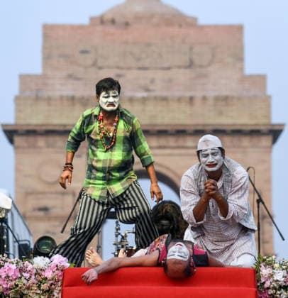 News Bilder des Tages Participants perform at the Delhi Police s anti-drug awareness event on the occasion of the International Day Against Drug Abuse and Illicit Trafficking New Delhi, Jun 27 (ANI): Participants perform at the Delhi Police s anti-drug awareness event on the occasion of the International Day Against Drug Abuse and Illicit Trafficking at Kartavya Path, in New Delhi on Saturday. NEW DELHI Delhi India Copyright: xANIx ANI_20260627395