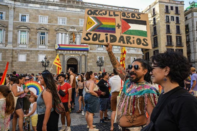 Demonstration for the 50th Diada for Sexual and Gender Liberation in Barcelona: Dozens of people took part in the demonstration for the 50th Diada for Sexual and Gender Liberation on June 27, 2026, in Barcelona, Catalonia, Spain. This year, as the event marks its 50th anniversary, the focus is on connecting the struggles of half a century ago with today’s violence and discrimination, and on denouncing setbacks and political attacks against sexual and gender rights. JUNE 27, 2026 DIADA PRIDE PROTEST RIGHTS EQUALITY CATALONIA PIXELATED Barcelona Catalonia Barcelona Catalonia Spain  Copyright: xAlbertoxParedesx 7626655