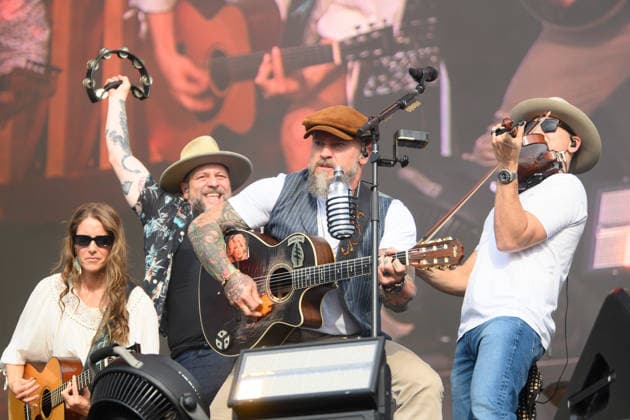Entertainment Bilder des Tages Zac Brown Band Perform at BST Hyde Park, London, UK - Sat 27 Jun 2026 Caroline Jones, Coy Bowles, Zac Brown and Jimmy De Martini of the Zac Brown Band performs on the Great Oak Stage at BST Hyde Park Festival in Hyde Park in London, England, UK on Saturday 27 June 2026., Credit:Justin Ng Avalon UK, England, London, Hyde Park  Copyright: xJustinxNgx xAvalonx 1112957788
