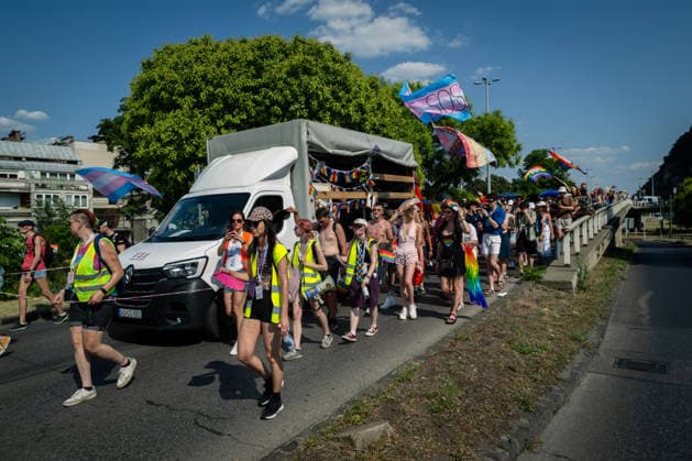 June 27, 2026, Budapest, Budapest, Hungary: Tens of thousands of participants are crossing the famous Elizabeth bridge over the Danube during the 31st Budapest Pride march on 27 June, 2026. Budapest Hungary  - ZUMAa256 20260627_zip_a256_013 Copyright: xDanielxAlfoldix