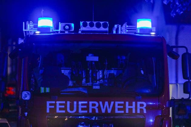 27.06.2026, xydrx, Einsatz der Solinger Feuerwehr bei einem Gebäude Brand auf der Klemens-Horn Straße: *** June 27, 2026, xydrx, Solingen Fire Department responds to a building fire on Klemens Horn Street Copyright: HMBxMedia YannisxDreimann