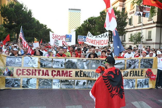 News Bilder des Tages Protests against Zvernec Tourism Project continue in Tirana TIRANA, ALBANIA - JUNE 27: Protests against a planned tourism development project in the Zvernec area of Vlora continue for the 28th consecutive day in Tirana, Albania, on June 27, 2026. Large numbers of demonstrators gathered at Skanderbeg Square under the slogan Albania Is Not for Sale , voicing opposition to the proposed tourism project in Zvernec. Olsi Shehu Anadolu Tirana Albania. Editorial use only. Please get in touch for any other usage.  Copyright: x2026xAnadoluxOlsixShehux