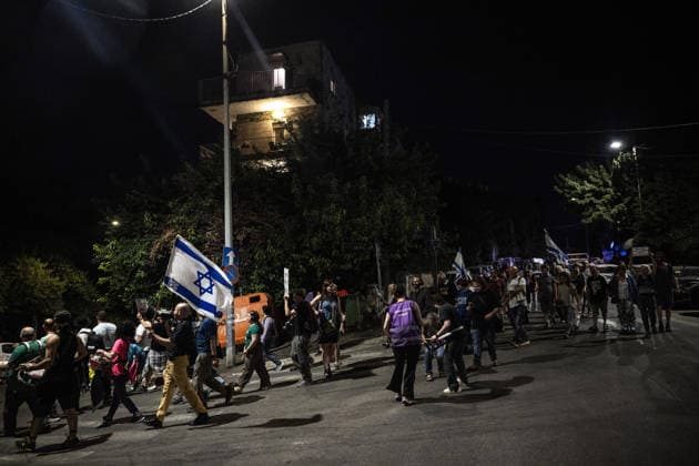 Anti-government protest held in West Jerusalem WEST JERUSALEM - JUNE 27: Dozens of Israelis gather to protest against Prime Minister Benjamin Netanyahu and the current government, calling for their resignation and early elections, in West Jerusalem on June 27, 2026. Demonstrators carry placards criticizing Israeli military operations and settlement policies, chant slogans against Netanyahu, and express opposition to what they describe as genocide in Gaza. Mostafa Alkharouf Anadolu Jerusalem Israel. Editorial use only. Please get in touch for any other usage.  Copyright: x2026xAnadoluxMostafaxAlkharoufx