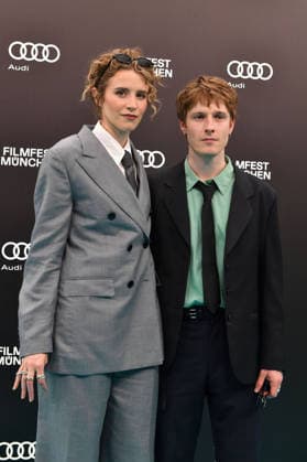 Katharina Stark und Louis Hofmann bei der Eroeffnung vom 43. Filmfest Muenchen mit der Film Premiere von TVaterland am 27.06.2026 in Muenchen Katharina Stark and Louis Hofmann attend the Opening Red Carpet of the 43rd Munich Film Festival (Filmfest München) at Gasteig HP 8 on June 27, 2026 in Munich, Germany 43. Filmfest Muenchen Opening *** Katharina Stark and Louis Hofmann at the opening of the 43rd Munich Film Festival with the premiere of *TVaterland* on June 27, 2026, in Munich. Katharina Stark and Louis Hofmann attend the opening red carpet of the 43rd Munich Film Festival (Filmfest München) at Gasteig HP 8 on June 27, 2026, in Munich, Germany; 43rd Munich Film Festival Opening 