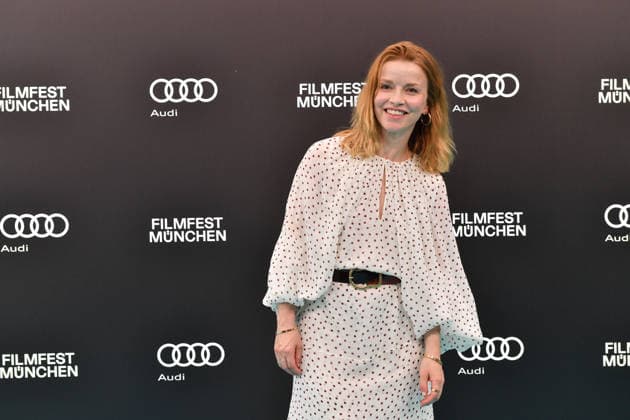 Karoline Schuch bei der Eroeffnung vom 43. Filmfest Muenchen mit der Film Premiere von TVaterland am 27.06.2026 in Muenchen Karoline Schuch attends the Opening Red Carpet of the 43rd Munich Film Festival (Filmfest München) at Gasteig HP 8 on June 27, 2026 in Munich, Germany 43. Filmfest Muenchen Opening *** Karoline Schuch at the opening of the 43rd Munich Film Festival with the premiere of *TVaterland* on June 27, 2026, in Munich. Karoline Schuch attends the opening red carpet of the 43rd Munich Film Festival (Filmfest München) at Gasteig HP 8 on June 27, 2026, in Munich, Germany. 43rd Munich Film Festival Opening 