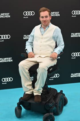 Samuel KOCH (Schauspieler). Einzelbild,Freisteller, Ganzkoerperaufnahme,ganze Figur. Eroeffnung 43.Filmfest Muenchen am 27.06.2026 Gasteig HP8. *** Samuel KOCH, Actor: Still, cutout, full-body shot, full-length portrait at the opening of the 43rd Munich Film Festival on June 27, 2026, Gasteig HP8