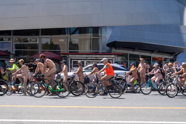 June 27, 2026, Los Angeles, California, USA: Nude cyclists ride past Walt Disney Concert Hall in Downtown Lo Angeles in the World Naked Bike Ride on June 27, 2026. Los Angeles USA - ZUMAc68_ 20260627_zaf_c68_023 Copyright: xRingoxChiux