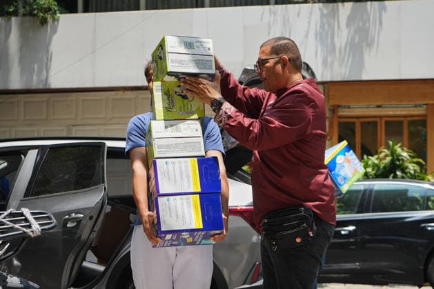 Venezuelan embassy in Mexico City collects aid for earthquake victims MEXICO CITY, MEXICO - JUNE 27: The Venezuelan Embassy in Mexico City opens its doors to receive humanitarian aid for people affected by the recent twin earthquakes in Venezuela, on June 27, 2026. Embassy officials coordinate the collection of essential supplies and call on local and international communities to support ongoing relief efforts. The collection center remains open daily until 5 p.m. Luciano Gonzalez Anadolu Mexico City Mexico. Editorial use only. Please get in touch for any other usage.  Copyright: x2026xAnadoluxLucianoxGonzalezx