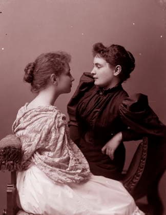 RECORD DATE NOT STATED Helen Keller and Anne Sullivan 1910 Helen Keller and her teacher, Anne Sullivan. Helen Keller (1880 ? 1968), American author, political activist, and lecturer. She was the first deaf-blind person to earn a bachelor of arts degree. she campaigned for women s suffrage, labour rights, socialism, antimilitarism, and other similar causes. Editorial use only. All other uses to be cleared with the copyright owner (World History Archive), in advance., WHA_119_0233.jpg, Helen Keller; Anne Sullivan; deaf-blind; author; political activist; lecturer; women s suffrage; labour rights; socialism; antimilitarism; disability rights; education; inspiration; history; American; advocate; equality; empowerment; courage; determination; suc Copyright: xx