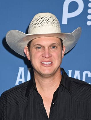 Alan Jackson Last Call: One More for the Road - The Finale Jon Pardi arriving backstage at Alan Jackson Last Call: One More for the Road - The Finale concert held at Nissan Stadium on June 27, 2026 in Nashville, TN. Nashville Nissan Stadium Tennessee USA Copyright: xTammiexArroyo AFF-USA.comx
