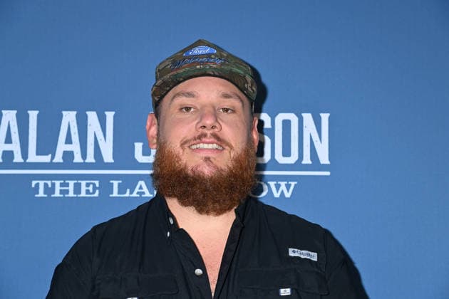 Alan Jackson Last Call: One More for the Road - The Finale Luke Combs arriving backstage at Alan Jackson Last Call: One More for the Road - The Finale concert held at Nissan Stadium on June 27, 2026 in Nashville, TN. Nashville Nissan Stadium Tennessee USA Copyright: xTammiexArroyo AFF-USA.comx