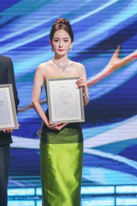 SHANGHAI, CHINA - JUNE 26: Actress Yang Mi attends the Magnolia Awards Ceremony of the 31st Shanghai TV Festival (STVF) on June 26, 2026 in Shanghai, China.  Copyright: xVCGx 111650725644
