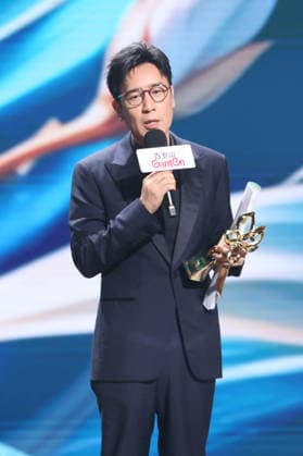 SHANGHAI, CHINA - JUNE 26: Actor Yu Hewei wins the Best Actor Award during the Magnolia Awards Ceremony of the 31st Shanghai TV Festival (STVF) on June 26, 2026 in Shanghai, China.  Copyright: xVCGx 111650722631