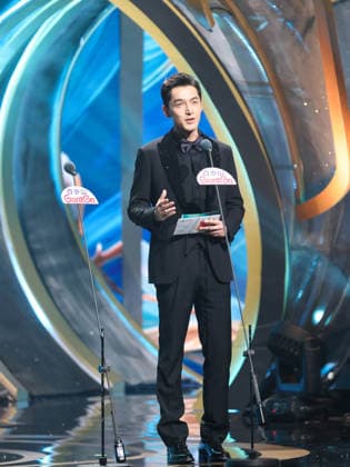 SHANGHAI, CHINA - JUNE 26: Actor Hu Ge presents a special award during the Magnolia Awards Ceremony of the 31st Shanghai TV Festival (STVF) on June 26, 2026 in Shanghai, China.  Copyright: xVCGx 111650735873