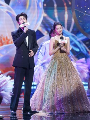 SHANGHAI, CHINA - JUNE 26: Actor Zhang Linghe and actress Guan Xiaotong serve as host and hostess during the Magnolia Awards Ceremony of the 31st Shanghai TV Festival (STVF) on June 26, 2026 in Shanghai, China.  Copyright: xVCGx 111650734633