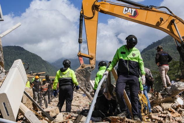 Military restricts access to Venezuela s La Guaira as earthquake recovery continues LA GUAIRA, VENEZUELA - JUNE 27: Military personnel control access to La Guaira state as heavy machinery is deployed to clear debris following the recent twin earthquakes in Venezuela, on June 27, 2026. Search and rescue operations continue amid hopes of finding more survivors, while international civil protection teams begin arriving to support ongoing emergency response efforts. Diko Betancourt Anadolu La Guaira Venezuela. Editorial use only. Please get in touch for any other usage.  Copyright: x2026xAnadoluxDikoxBetancourtx