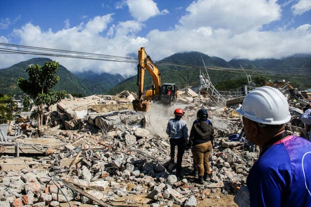 Military restricts access to Venezuela s La Guaira as earthquake recovery continues LA GUAIRA, VENEZUELA - JUNE 27: Military personnel control access to La Guaira state as heavy machinery is deployed to clear debris following the recent twin earthquakes in Venezuela, on June 27, 2026. Search and rescue operations continue amid hopes of finding more survivors, while international civil protection teams begin arriving to support ongoing emergency response efforts. Diko Betancourt Anadolu La Guaira Venezuela. Editorial use only. Please get in touch for any other usage.  Copyright: x2026xAnadoluxDikoxBetancourtx
