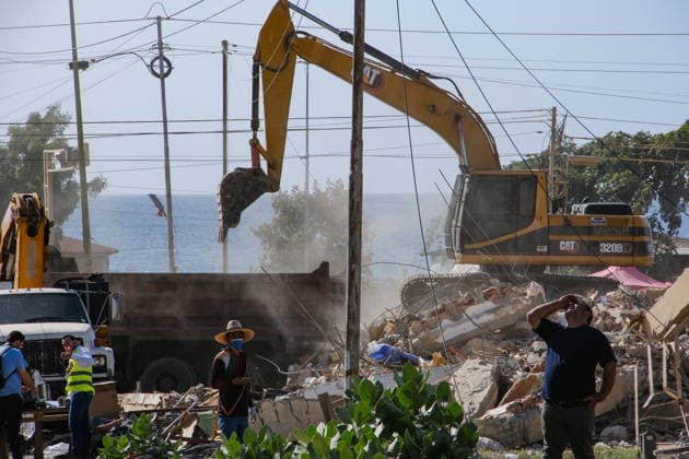 Military restricts access to Venezuela s La Guaira as earthquake recovery continues LA GUAIRA, VENEZUELA - JUNE 27: Military personnel control access to La Guaira state as heavy machinery is deployed to clear debris following the recent twin earthquakes in Venezuela, on June 27, 2026. Search and rescue operations continue amid hopes of finding more survivors, while international civil protection teams begin arriving to support ongoing emergency response efforts. Diko Betancourt Anadolu La Guaira Venezuela. Editorial use only. Please get in touch for any other usage.  Copyright: x2026xAnadoluxDikoxBetancourtx