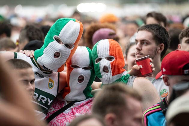 Kneecap performing live at Crystal Palace Park, London 27 June 2026 Kneecap performing live at Crystal Palace Park, London 27 June 2026 Fans in the crowd Kneecap are an Irish hip-hop trio. They rap in a mixture of English and Irish. Their first single C.E.A.R.T.A. (cearta is Irish for rights ) was released in ˜17, followed by their mixtape, 3CAG, in ˜18. Their first studio album, Fine Art, was released in ˜24 Their second studio album, Fenian, was released in ˜26. The group has been at the centre of public debates about free speech and the expression of political opinions within Ireland and the UK. Their themes focus on working class, youth culture, Irish republicanism and Irish language rights. In concert, they have made stateme  Copyright: xDafyddxOwenx xDafyddxOwenx-xB5377x xAvalonx 1112995169