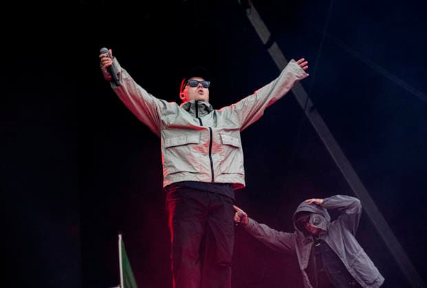 Kneecap performing live at Crystal Palace Park, London 27 June 2026 Kneecap performing live at Crystal Palace Park, London 27 June 2026 Mo Chara (Liam Og O hAnnaidh) - rapper, vocals Kneecap are an Irish hip-hop trio. They rap in a mixture of English and Irish. Their first single C.E.A.R.T.A. (cearta is Irish for rights ) was released in ˜17, followed by their mixtape, 3CAG, in ˜18. Their first studio album, Fine Art, was released in ˜24 Their second studio album, Fenian, was released in ˜26. The group has been at the centre of public debates about free speech and the expression of political opinions within Ireland and the UK. Their themes focus on working class, youth culture, Irish republicanism and Irish language rights. In  Copyright: xDafyddxOwenx xDafyddxOwenx-xB5377x xAvalonx 1112995508