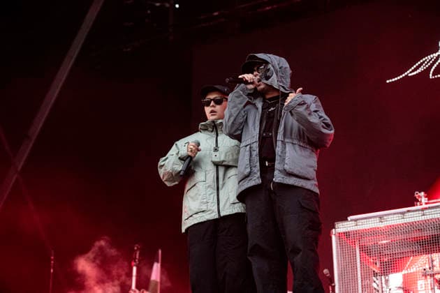 Kneecap performing live at Crystal Palace Park, London 27 June 2026 Kneecap performing live at Crystal Palace Park, London 27 June 2026 Mo Chara (Liam Og O hAnnaidh) - rapper, vocals and Moglai Bap (Naoise O Caireallai) Kneecap are an Irish hip-hop trio. They rap in a mixture of English and Irish. Their first single C.E.A.R.T.A. (cearta is Irish for rights ) was released in ˜17, followed by their mixtape, 3CAG, in ˜18. Their first studio album, Fine Art, was released in ˜24 Their second studio album, Fenian, was released in ˜26. The group has been at the centre of public debates about free speech and the expression of political opinions within Ireland and the UK. Their themes focus on working class, youth culture, Irish rep  Copyright: xDafyddxOwenx xDafyddxOwenx-xB5377x xAvalonx 1112995686