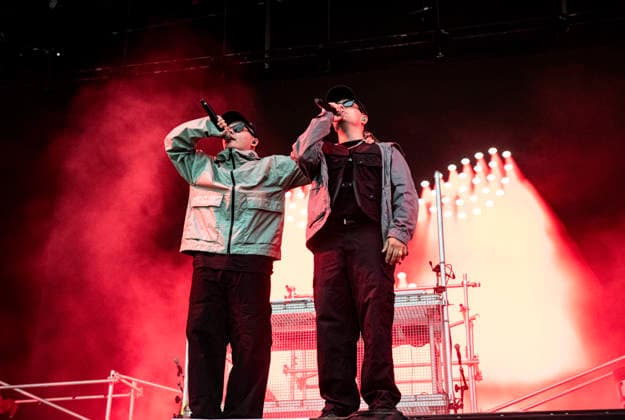Kneecap performing live at Crystal Palace Park, London 27 June 2026 Kneecap performing live at Crystal Palace Park, London 27 June 2026 Mo Chara (Liam Og O hAnnaidh) - rapper, vocals and Moglai Bap (Naoise O Caireallai) Kneecap are an Irish hip-hop trio. They rap in a mixture of English and Irish. Their first single C.E.A.R.T.A. (cearta is Irish for rights ) was released in ˜17, followed by their mixtape, 3CAG, in ˜18. Their first studio album, Fine Art, was released in ˜24 Their second studio album, Fenian, was released in ˜26. The group has been at the centre of public debates about free speech and the expression of political opinions within Ireland and the UK. Their themes focus on working class, youth culture, Irish rep  Copyright: xDafyddxOwenx xDafyddxOwenx-xB5377x xAvalonx 1112995876