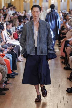 Hed Mayner Men s Spring Summer 2027 Fashion Show: Model walking the runway during the Hed Mayner men s ready-to-wear Spring Summer 2027 fashion show at Paris Fashion Week 457709 June 27, 2026  Copyright: xSebastienxFremontx xStarfacex STAR_457709_027