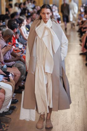 Hed Mayner Men s Spring Summer 2027 Fashion Show: Model walking the runway during the Hed Mayner men s ready-to-wear Spring Summer 2027 fashion show at Paris Fashion Week 457709 June 27, 2026  Copyright: xSebastienxFremontx xStarfacex STAR_457709_031