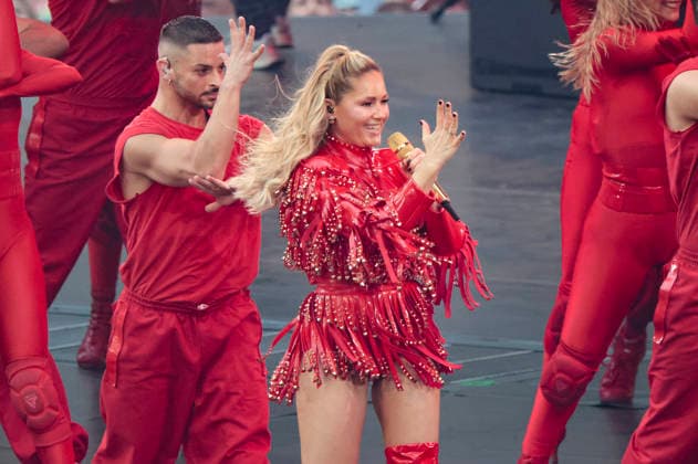 Helene Fischer live bei einem Konzert ihrer 360Â° Stadion Tour im RheinEnergieStadion. Köln, 27.06.2026 (Hinweis: Verwendung nur redaktionell in Bezug auf das Konzert bzw. die aktuelle Tour) *** Helene Fischer performing live at a concert on her 360° Stadium Tour at the RheinEnergieStadion in Cologne, June 27, 2026. Note: For editorial use only in connection with the concert or the current tour. Foto:xR.xSchmiegeltx xFuturexImagex fischer_6616