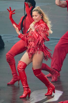 Helene Fischer live bei einem Konzert ihrer 360Â° Stadion Tour im RheinEnergieStadion. Köln, 27.06.2026 (Hinweis: Verwendung nur redaktionell in Bezug auf das Konzert bzw. die aktuelle Tour) *** Helene Fischer performing live at a concert on her 360° Stadium Tour at the RheinEnergieStadion in Cologne, June 27, 2026. Note: For editorial use only in connection with the concert or the current tour. Foto:xR.xSchmiegeltx xFuturexImagex fischer_6621
