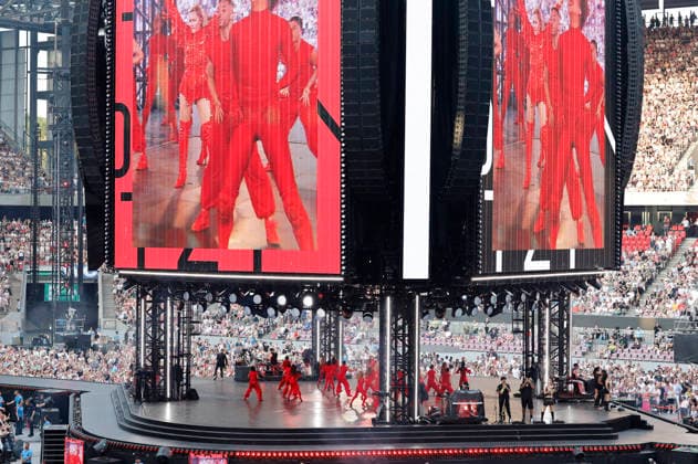 Helene Fischer live bei einem Konzert ihrer 360Â° Stadion Tour im RheinEnergieStadion. Köln, 27.06.2026 (Hinweis: Verwendung nur redaktionell in Bezug auf das Konzert bzw. die aktuelle Tour) *** Helene Fischer performing live at a concert on her 360° Stadium Tour at the RheinEnergieStadion in Cologne, June 27, 2026. Note: For editorial use only in connection with the concert or the current tour. Foto:xR.xSchmiegeltx xFuturexImagex fischer_6632