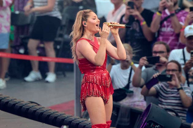 Helene Fischer live bei einem Konzert ihrer 360Â° Stadion Tour im RheinEnergieStadion. Köln, 27.06.2026 (Hinweis: Verwendung nur redaktionell in Bezug auf das Konzert bzw. die aktuelle Tour) *** Helene Fischer performing live at a concert on her 360° Stadium Tour at the RheinEnergieStadion in Cologne, June 27, 2026. Note: For editorial use only in connection with the concert or the current tour. Foto:xR.xSchmiegeltx xFuturexImagex fischer_6660