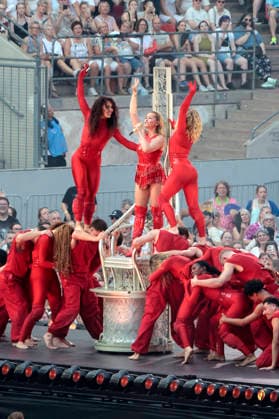Helene Fischer live bei einem Konzert ihrer 360Â° Stadion Tour im RheinEnergieStadion. Köln, 27.06.2026 (Hinweis: Verwendung nur redaktionell in Bezug auf das Konzert bzw. die aktuelle Tour) *** Helene Fischer performing live at a concert on her 360° Stadium Tour at the RheinEnergieStadion in Cologne, June 27, 2026. Note: For editorial use only in connection with the concert or the current tour. Foto:xR.xSchmiegeltx xFuturexImagex fischer_6675