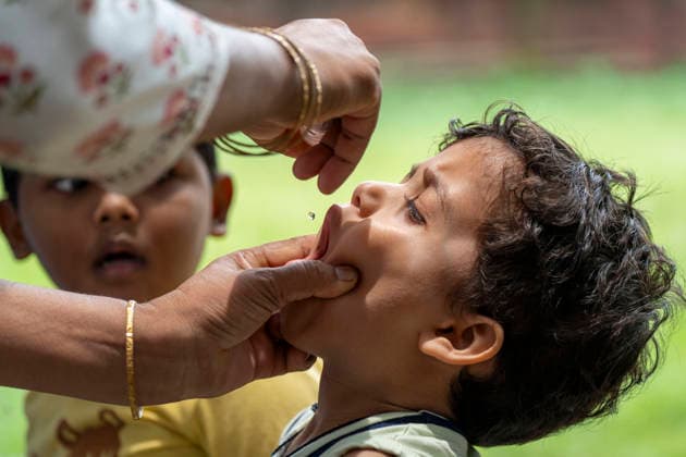 June 28, 2026: A health worker administers oral polio vaccine drops to a child during a immunization campaign, in Guwahati, India on 28 June 2026. - ZUMAt232 20260628_zip_t232_003 Copyright: xDavidxTalukdarx