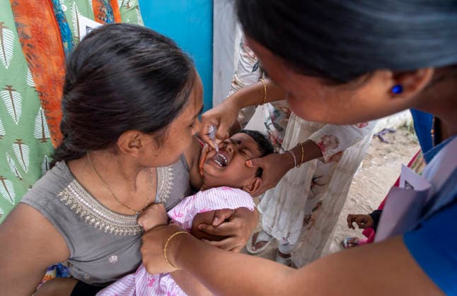 June 28, 2026: A health worker administers oral polio vaccine drops to a child during a immunization campaign, in Guwahati, India on 28 June 2026. - ZUMAt232 20260628_zip_t232_006 Copyright: xDavidxTalukdarx