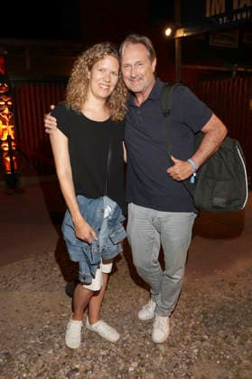 Helmut Zierl mit Ehefrau Sabrina Böcker bei der Premiere von Im Tal des Todes bei den Karl-May-Spielen 2026 im Freilichttheater am Kalkberg. Bad Segeberg, 27.06.2026 *** Helmut Zierl with his wife Sabrina Böcker at the premiere of *In the Valley of Death* at the 2026 Karl May Festival at the Kalkberg Open-Air Theater in Bad Segeberg, June 27, 2026 Foto:xgbrcix xFuturexImagex karl_may_6655