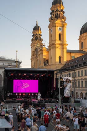 Muenchen CSD 2026, PrideMeile 26 in der Ludwigsstrasse, auf der Buehne am Odeonsplatz Cassy Carrington *** Munich CSD 2026, PrideMeile 26 on Ludwigsstrasse, on stage at Odeonsplatz: Cassy Carrington