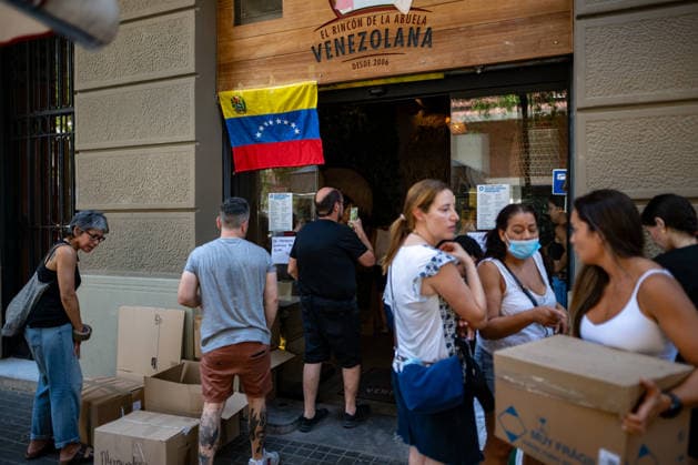 Locations in Barcelona collecting supplies to help earthquake victims in Venezuela Volunteers collecting relief supplies for the Venezuelan people on June 28, 2026, in Barcelona, Catalonia, Spain. According to the latest tally, 1,430 people have died and 3,238 have been injured as a result of the twin earthquakes that struck the Venezuelan coast on Thursday. Since the first earthquake, 430 aftershocks have been recorded. Seven states have reported severe damage, although La Guaira has been the hardest-hit area. 7.2 metric tons of food have been distributed, 16,145 food bags have been delivered, and 220,434 hot meals have been served. JUNE 28, 2026 Lorena Sopê Spain  Copyright: xLorenaxSopÃªnax 7628362