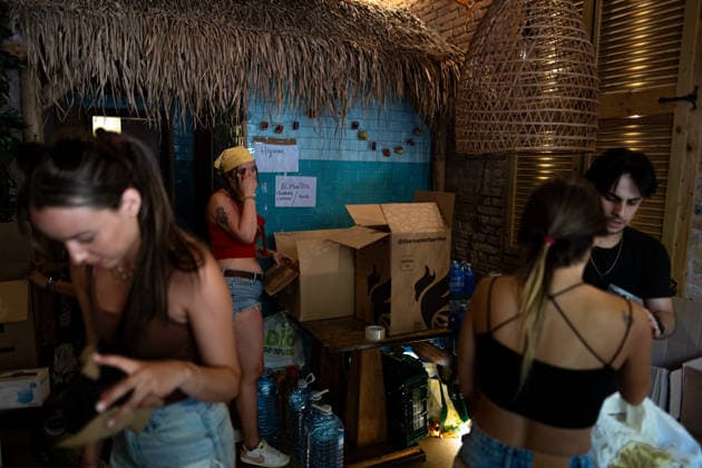 Locations in Barcelona collecting supplies to help earthquake victims in Venezuela Volunteers collecting relief supplies for the Venezuelan people on June 28, 2026, in Barcelona, Catalonia, Spain. According to the latest tally, 1,430 people have died and 3,238 have been injured as a result of the twin earthquakes that struck the Venezuelan coast on Thursday. Since the first earthquake, 430 aftershocks have been recorded. Seven states have reported severe damage, although La Guaira has been the hardest-hit area. 7.2 metric tons of food have been distributed, 16,145 food bags have been delivered, and 220,434 hot meals have been served. JUNE 28, 2026 Lorena Sopê Spain  Copyright: xLorenaxSopÃªnax 7628370