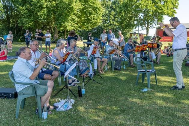 Tauffest am Auesee ** NUR FÜR REDAKTIONELLE ZWECKE ** EDITORIAL USE ONLY **<p>Bei einem Tauffest der evangelischen Kirche Wesel am Auesee werden am Sonntag, den 28.06.2026 27 Kinder feierlich getauft. Vor den Taufen fand ein Gottesdienst statt. Deutschland NRW Wesel Copyright: ErwinxPottgiesser *** Baptism Ceremony at Auesee ** FOR EDITORIAL USE ONLY ** EDITORIAL USE ONLY ** p At a baptismal celebration held by the Protestant Church of Wesel at Lake Auesee on Sunday, June 28, 2026, 27 children were solemnly baptized. A church service was held prior to the baptisms. Germany, North Rhine-Westphalia, Wesel. Copyright ErwinxPottgiesser Copyright: ErwinxPottgiesser doc86hg4dmz7r61f6g5eed2 ,EDITORIAL USE ONLY
