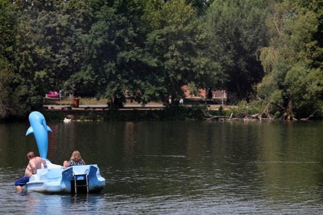 Treetboot. ,Eine außergewöhnliche Hitzewelle in Deutschland. Die Menschen kühlen sich in den Seen und Flüssen der Stadt ab in Nürnberg , Bayern , Deutschland . Juni 28 , 2026 . Photo by: Davide Elias IPA Photo Pressefoto DENL Copyright: xDavidexEliasx